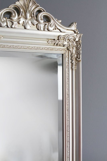 Lustro stojące, srebrna rama, styl glamour.